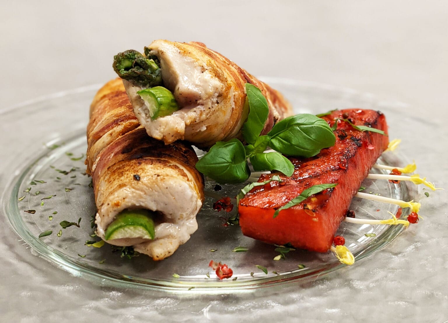 Hühnchenroulade mit Spargel und gegrillter Melone