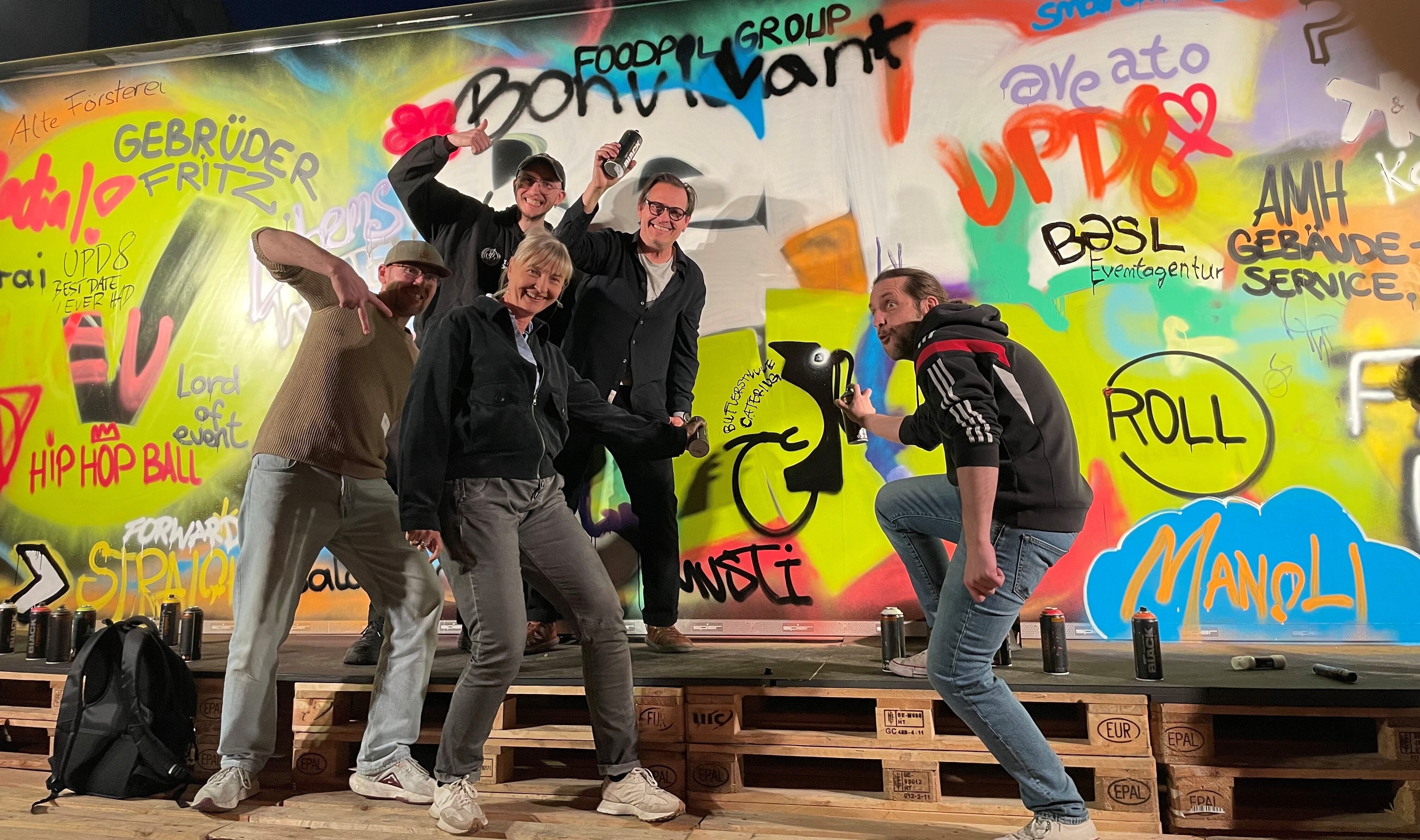 painitNOW - Butterstulle Team besprayt LKW von rentitNOW
